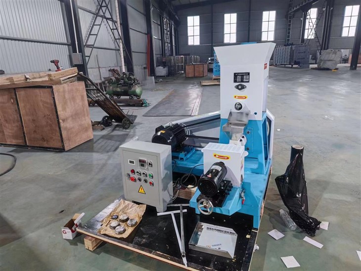 Extruder med exakt flytande foder till salu